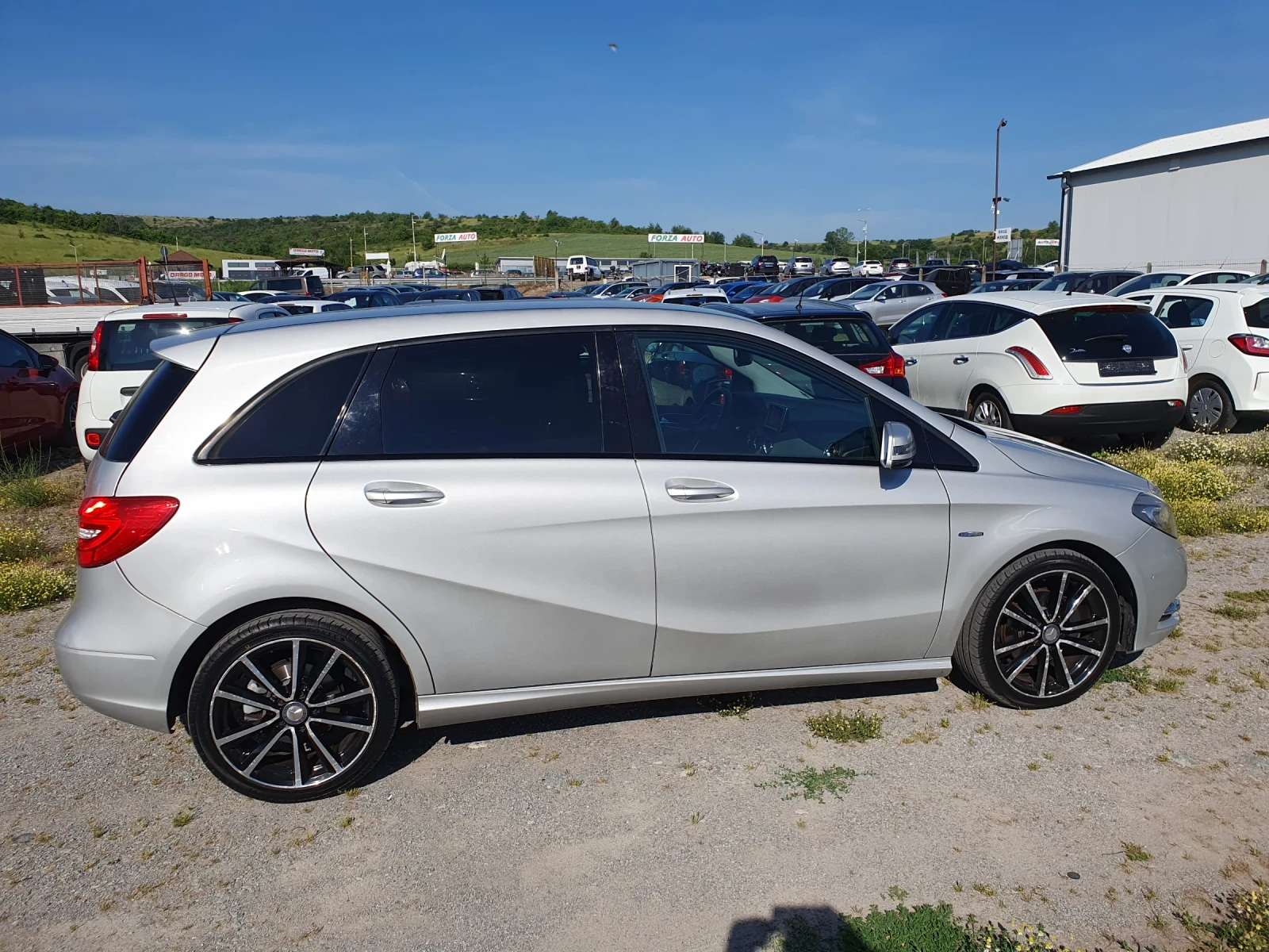 Mercedes-Benz B 200, снимка 2 - Автомобили и джипове - 54843268