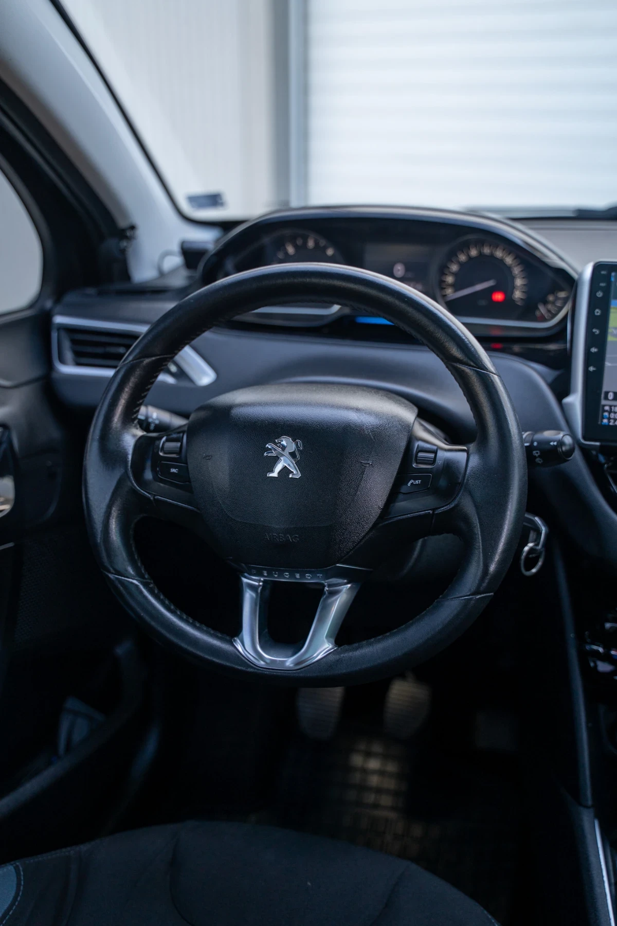 Peugeot 208 1.6 e-HDI GT LINE, снимка 11 - Автомобили и джипове - 54859366