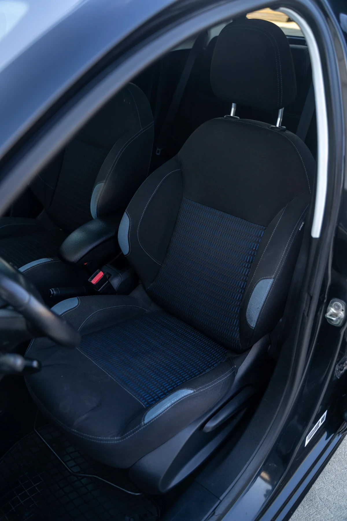 Peugeot 208 1.6 e-HDI GT LINE, снимка 7 - Автомобили и джипове - 54859366