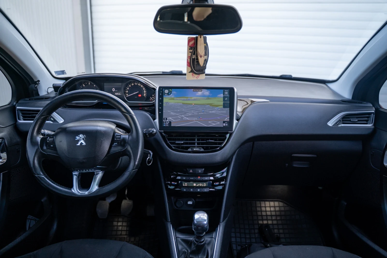 Peugeot 208 1.6 e-HDI GT LINE, снимка 12 - Автомобили и джипове - 54859366