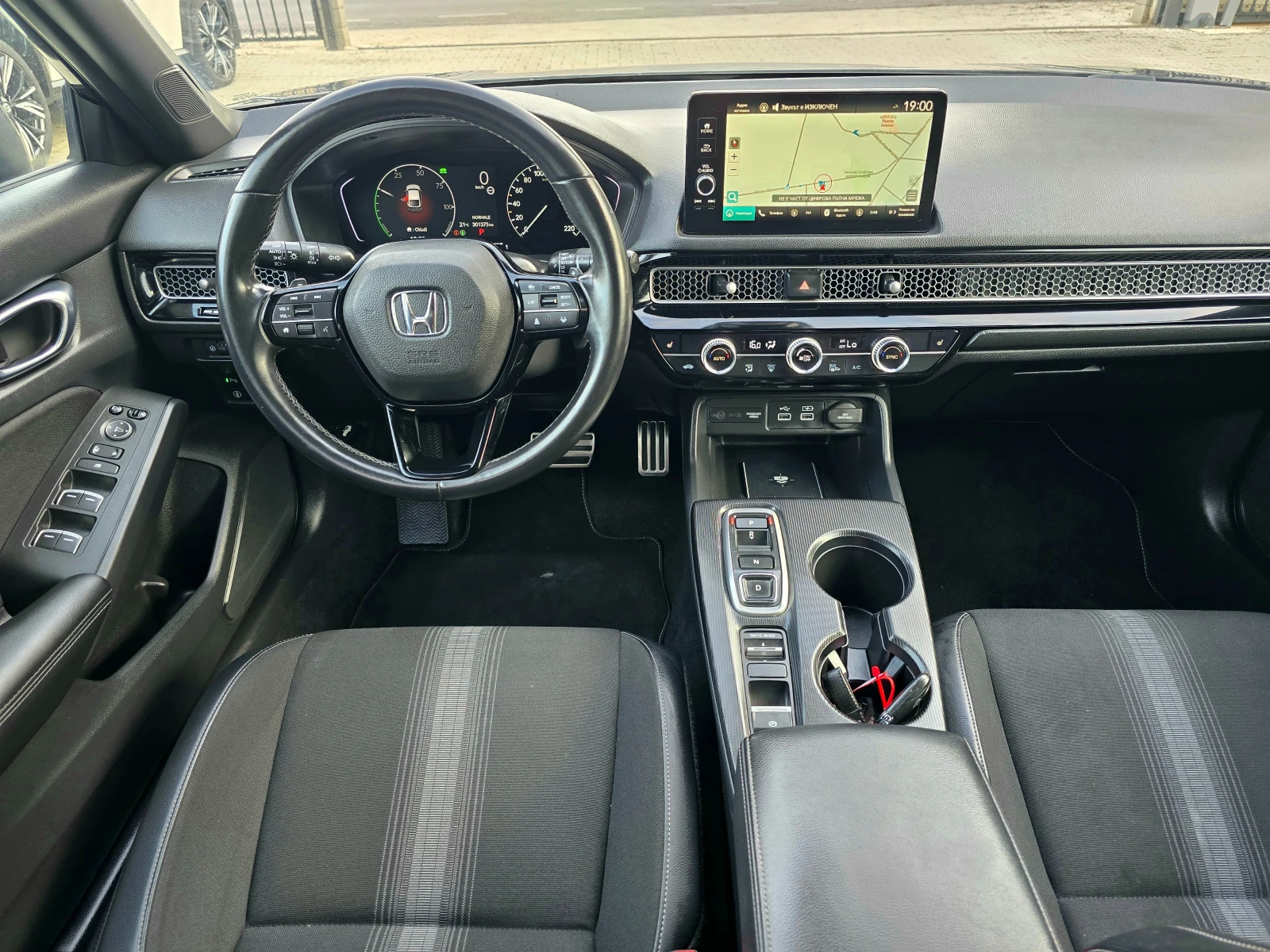 Honda Civic 2.0 Hybrid-Sport, 11.2022г., снимка 10 - Автомобили и джипове - 54890128