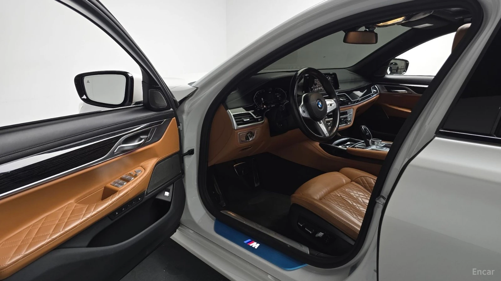 BMW 740 XDRIVE* MSPORT* МАСАЖИ* ДИСТРОНИК* ОБДУХ* 360* HUD, снимка 8 - Автомобили и джипове - 55612465