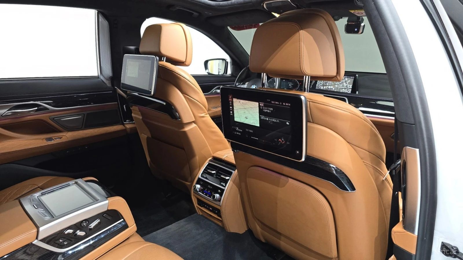 BMW 740 XDRIVE* MSPORT* МАСАЖИ* ДИСТРОНИК* ОБДУХ* 360* HUD, снимка 10 - Автомобили и джипове - 55612465