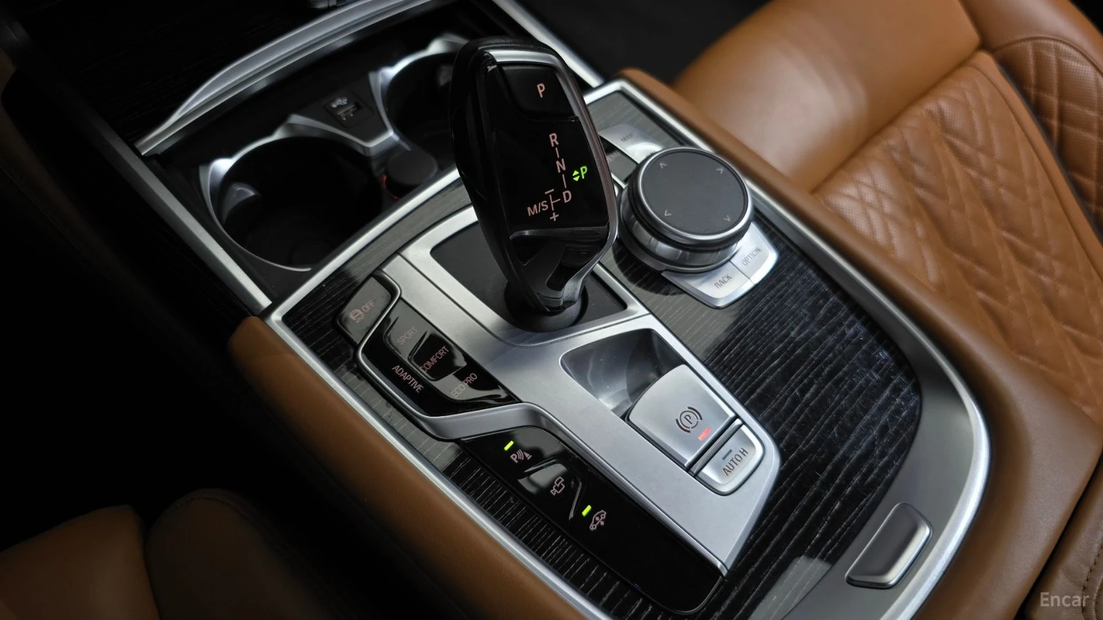 BMW 740 XDRIVE* MSPORT* МАСАЖИ* ДИСТРОНИК* ОБДУХ* 360* HUD, снимка 15 - Автомобили и джипове - 55612465