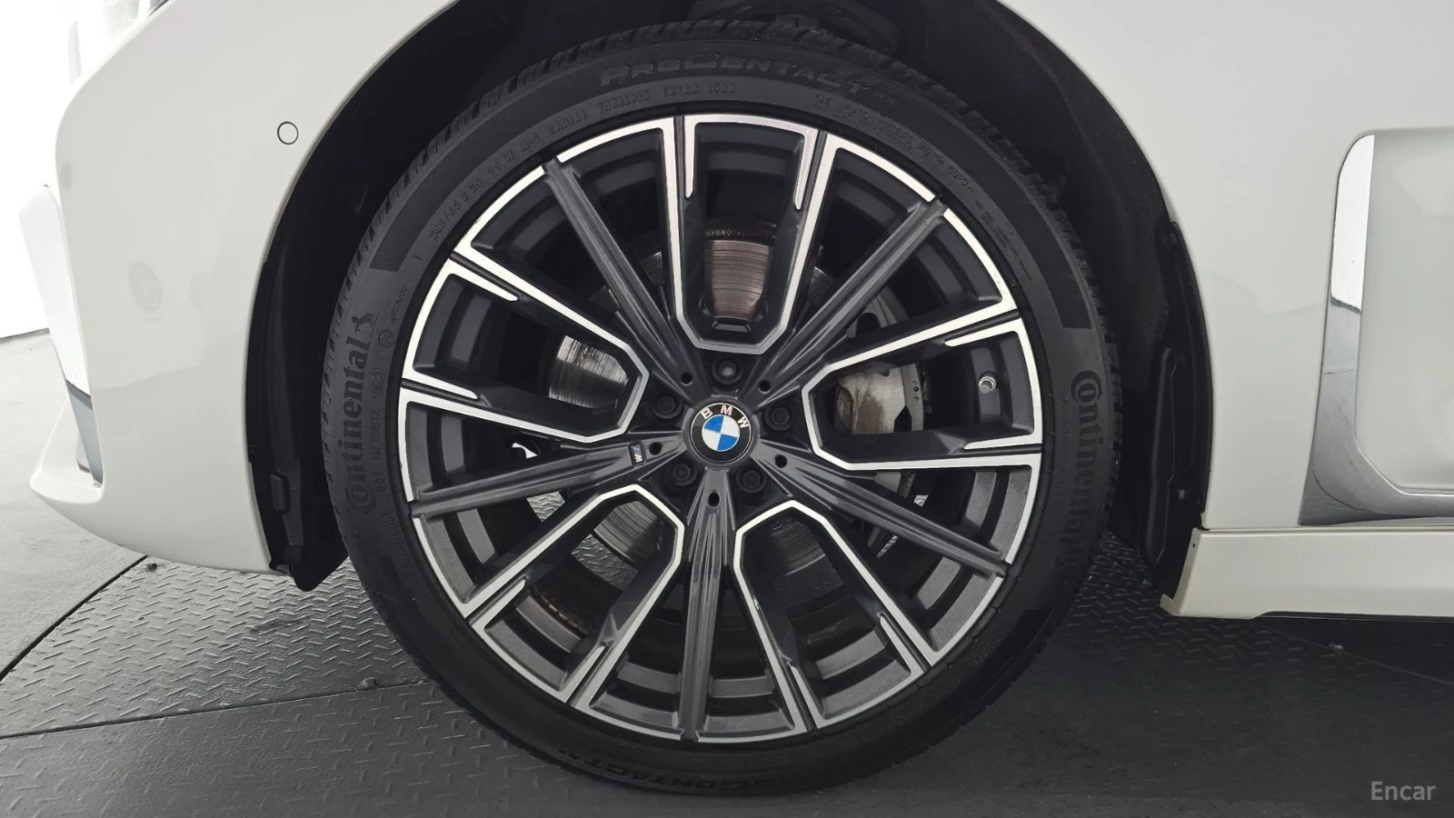 BMW 740 XDRIVE* MSPORT* МАСАЖИ* ДИСТРОНИК* ОБДУХ* 360* HUD, снимка 16 - Автомобили и джипове - 55612465