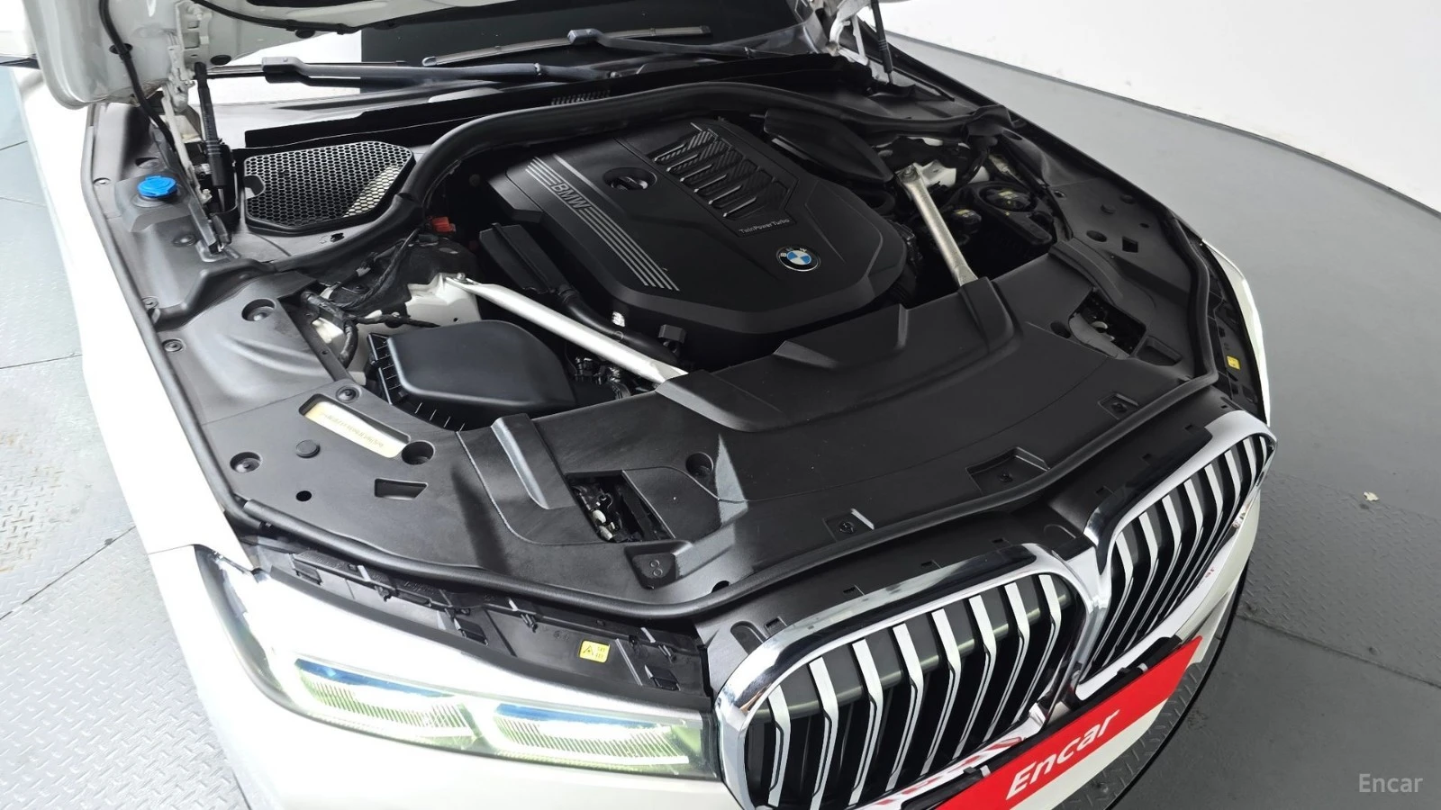 BMW 740 XDRIVE* MSPORT* МАСАЖИ* ДИСТРОНИК* ОБДУХ* 360* HUD, снимка 17 - Автомобили и джипове - 55612465