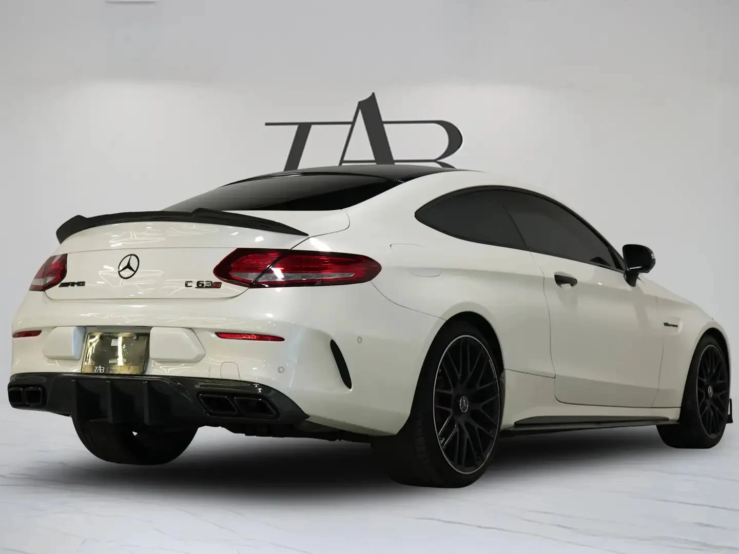 Mercedes-Benz C 63 AMG S PREMIUM PKG ЦЕНА ДО БЪЛГАРИЯ АВТОКРЕДИТ, снимка 3 - Автомобили и джипове - 55878824