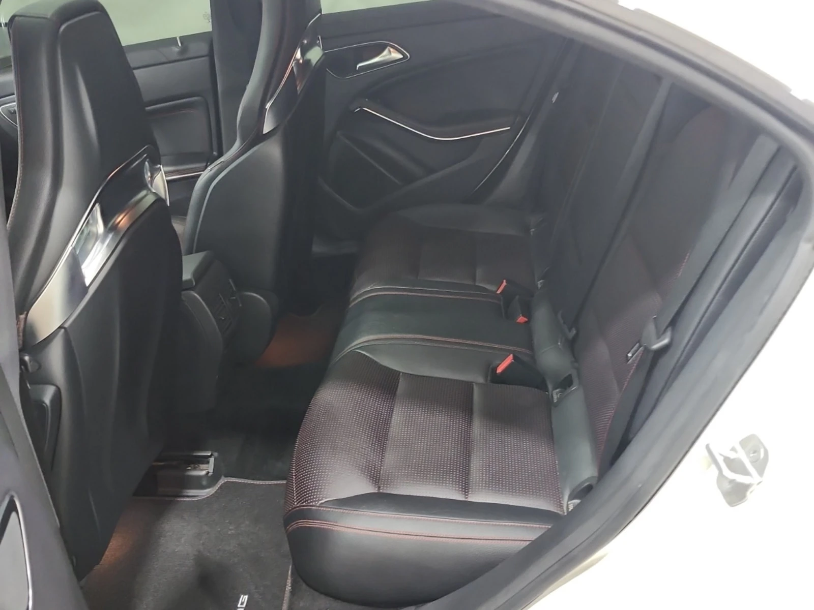 Mercedes-Benz CLA 45 AMG * CARFAX* AMG PERFORMANCE SEATS* NIGHT PACKAGE, снимка 13 - Автомобили и джипове - 55995077