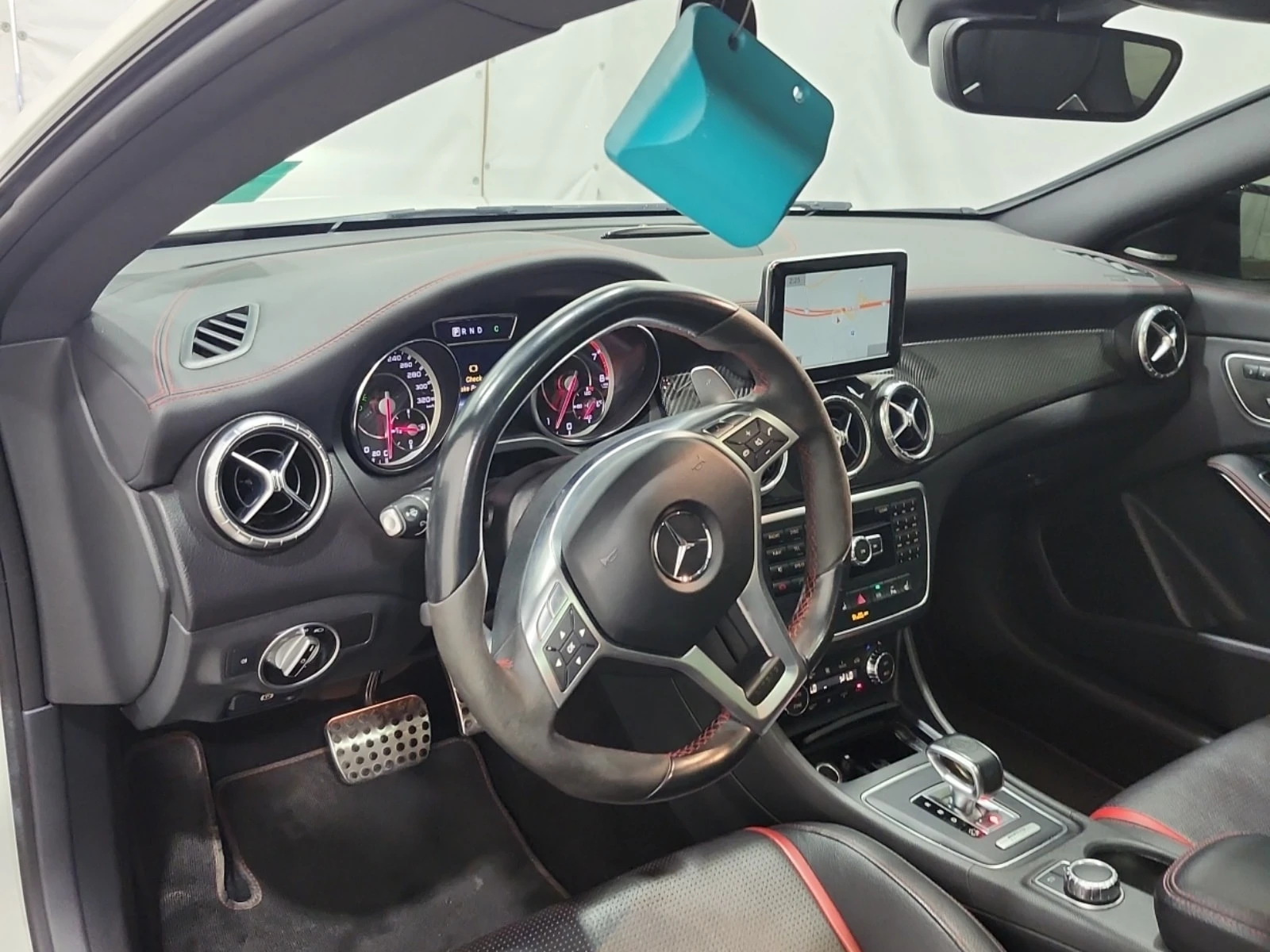 Mercedes-Benz CLA 45 AMG * CARFAX* AMG PERFORMANCE SEATS* NIGHT PACKAGE, снимка 11 - Автомобили и джипове - 55995077