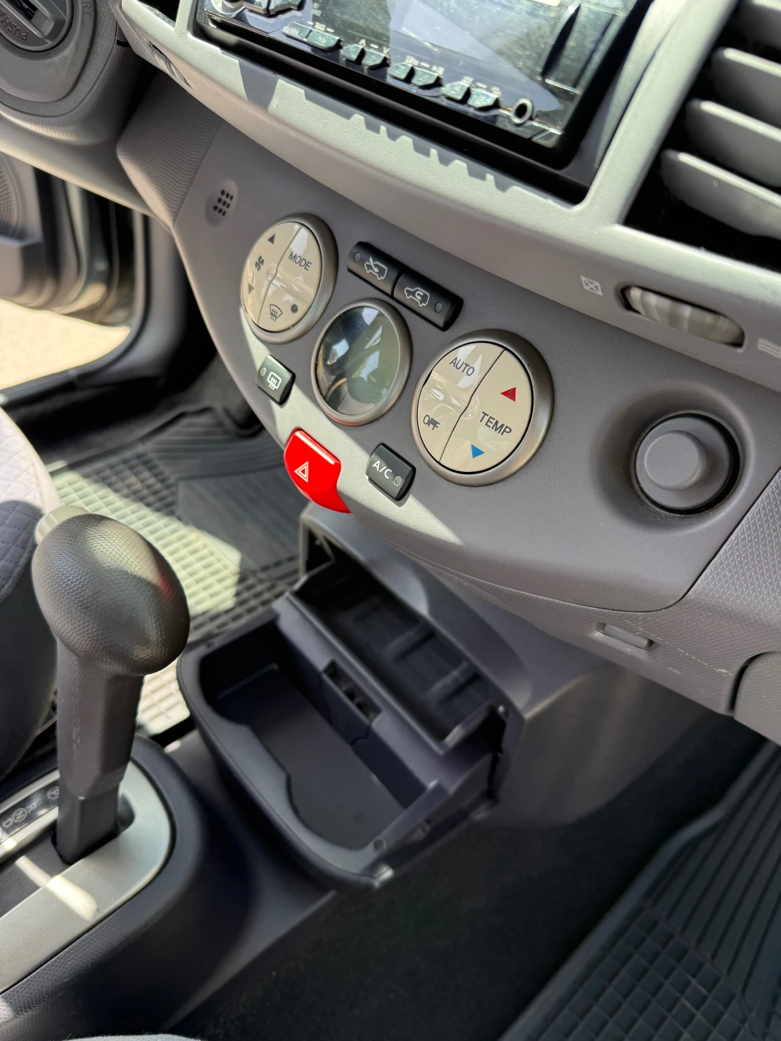 Nissan Micra 1.4/88к.с./Автоматик/АГУ/Keyless, снимка 15 - Автомобили и джипове - 56149160