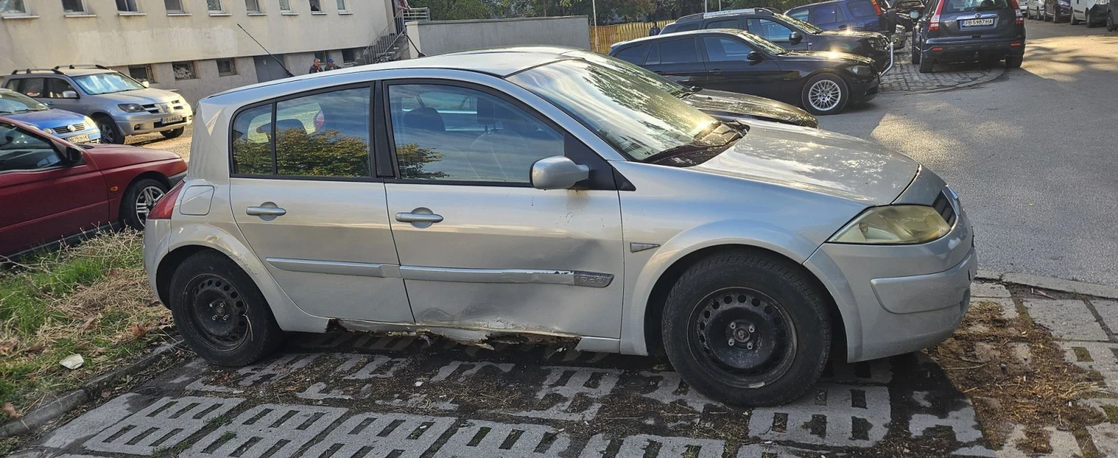 Renault Megane 1.9 dci, снимка 6 - Автомобили и джипове - 56364058