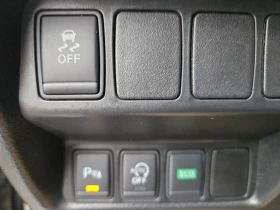 Nissan Qashqai 1.6 ПЕРФЕКТЕН Keyless ПАНОРАМА КАМЕРА 360 КОЖА ПОД, снимка 17