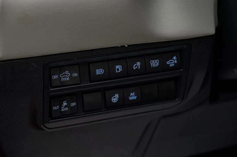 Toyota Tundra 3.5 i-Force/Capstone/3D-Камера 360/Обдухване/JBL, снимка 11 - Автомобили и джипове - 51423535