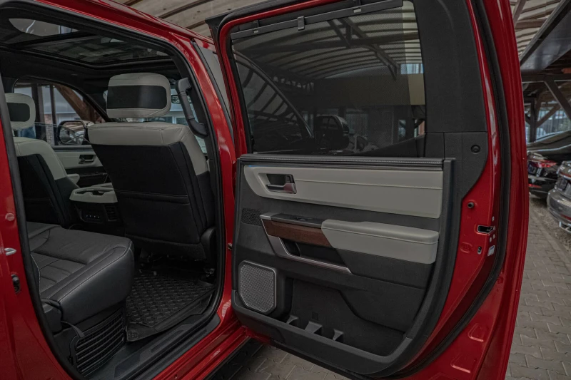 Toyota Tundra 3.5 i-Force/Capstone/3D-Камера 360/Обдухване/JBL, снимка 10 - Автомобили и джипове - 51423535