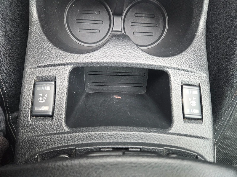 Nissan Qashqai 1.6 ПЕРФЕКТЕН Keyless ПАНОРАМА КАМЕРА 360 КОЖА ПОД, снимка 16 - Автомобили и джипове - 52576675