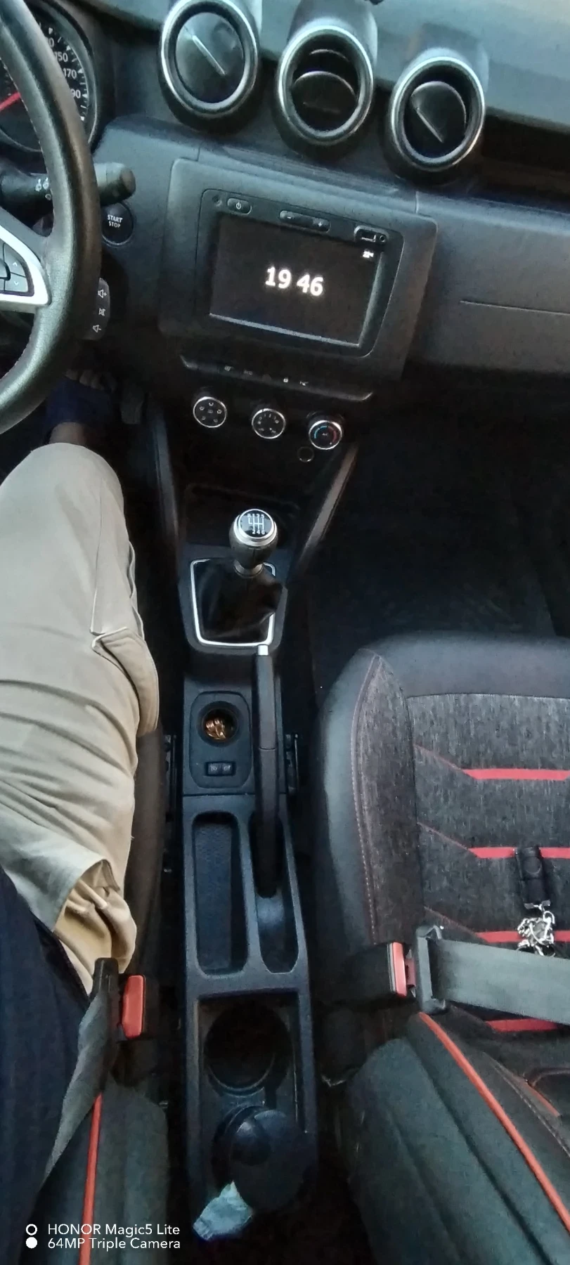Dacia Duster Газ 101, снимка 13 - Автомобили и джипове - 54723224