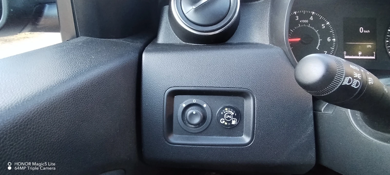 Dacia Duster Газ 101, снимка 14 - Автомобили и джипове - 54723224