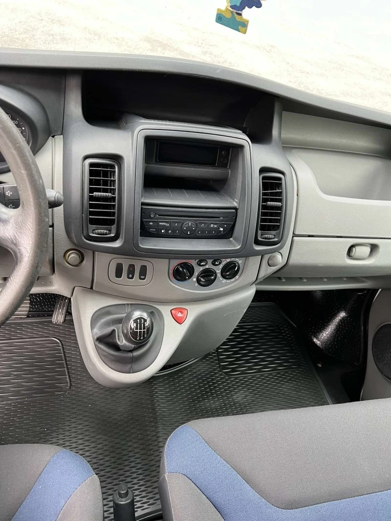 Renault Trafic 2.0 Cdi - Дълга база, снимка 10 - Бусове и автобуси - 42314538