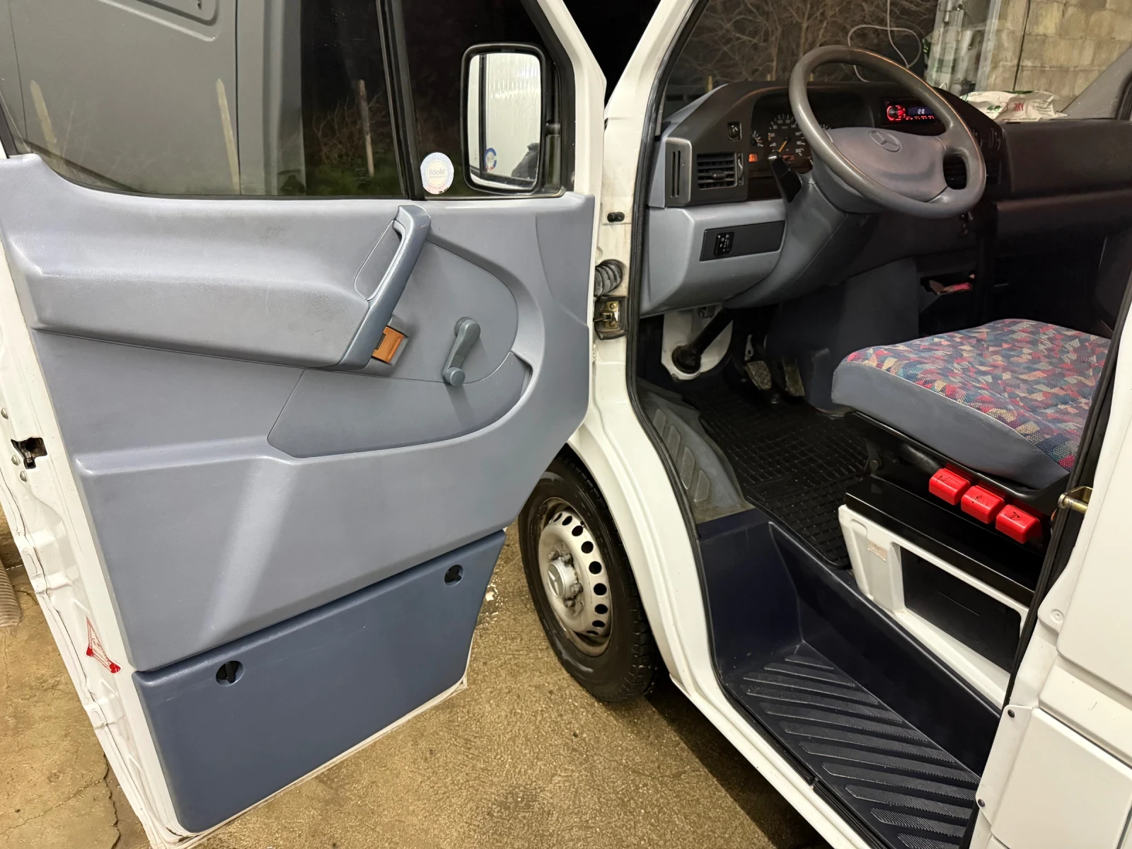 Mercedes-Benz 212 Без аналог на пазара! Уникат, снимка 5 - Бусове и автобуси - 54053620