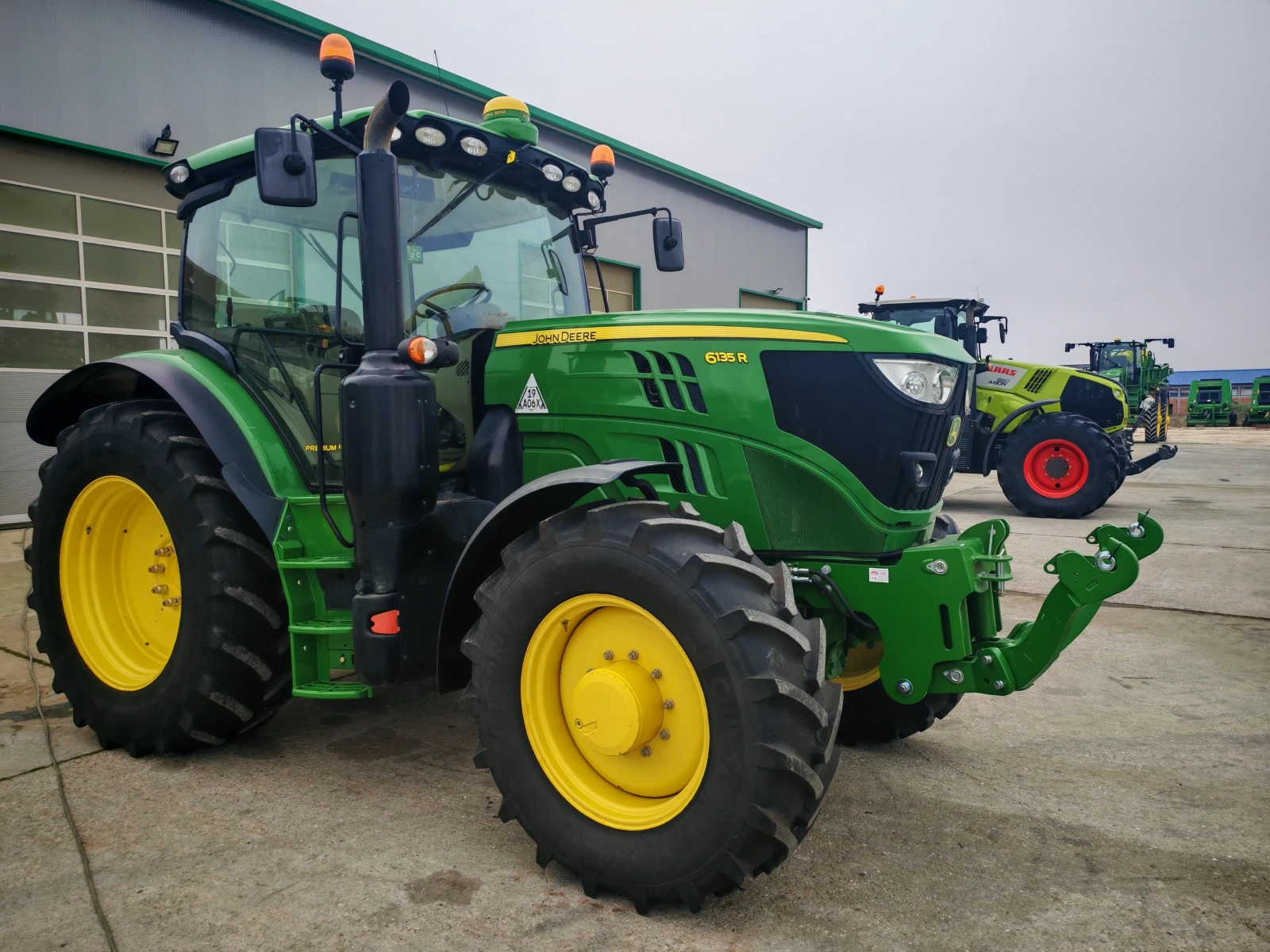 Трактор John Deere 6135R лизинг с първоначална вноска 20 % - изображение 4