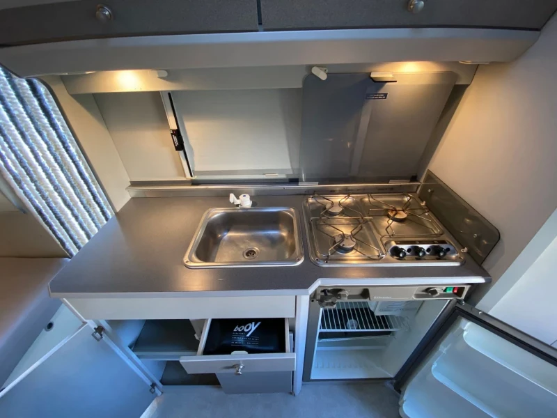 Каравана Beyerland Vitesse, снимка 10 - Каравани и кемпери - 52713626