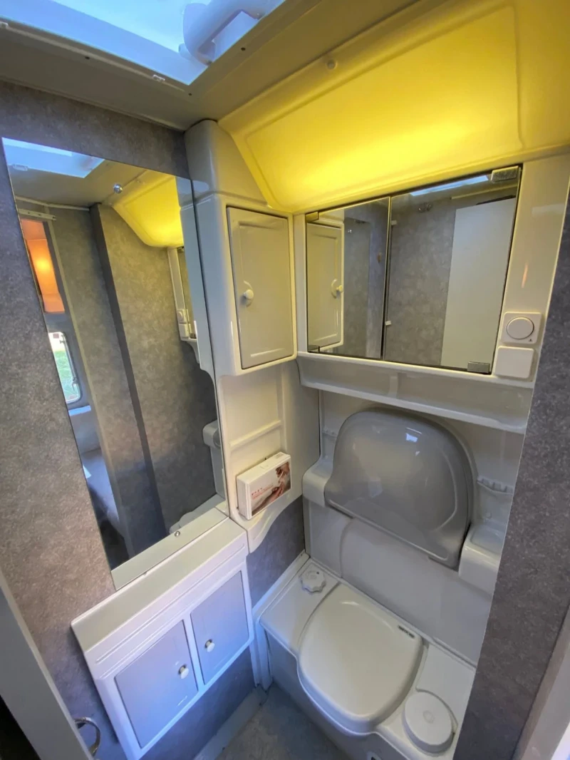 Каравана Beyerland Vitesse, снимка 12 - Каравани и кемпери - 52713626