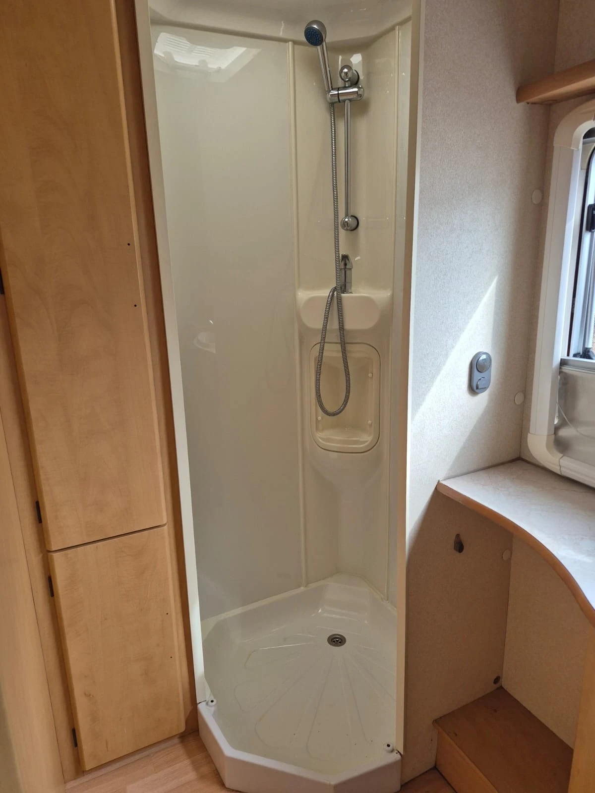 Каравана Bailey Senator Wyoming, снимка 6 - Каравани и кемпери - 53905588