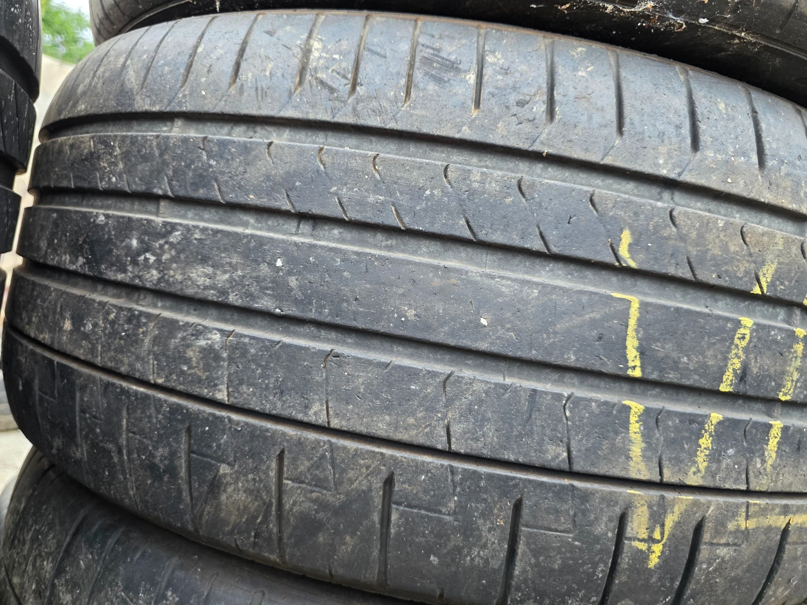 Гуми Летни 275/40R22, снимка 2 - Гуми и джанти - 55479086