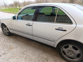 Mercedes-Benz E 250 TD, снимка 4