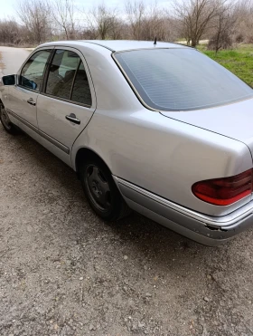 Mercedes-Benz E 250 TD, снимка 3