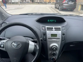 Toyota Yaris 1.0i Климатик, снимка 13