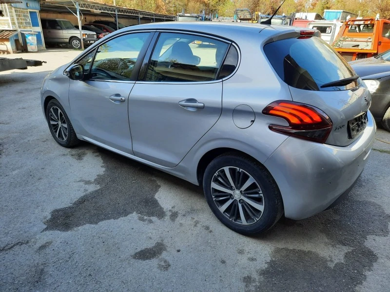 Peugeot 208 1.6 HDI* euro 6B* 75hp., снимка 4 - Автомобили и джипове - 46778519