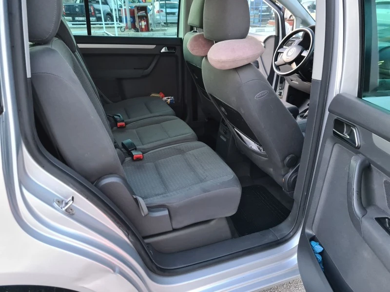 VW Touran 2.0TDi, снимка 11 - Автомобили и джипове - 47690229