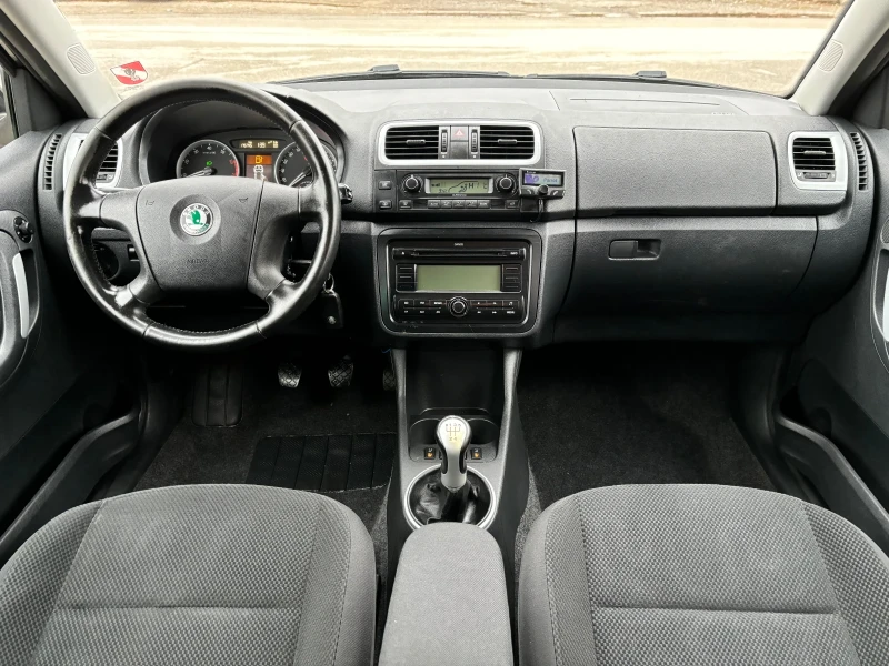 Skoda Fabia 1.4i * Климатик* , снимка 11 - Автомобили и джипове - 47981074