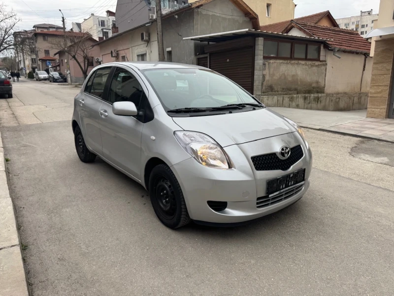 Toyota Yaris 1.0i Климатик, снимка 7 - Автомобили и джипове - 49452959