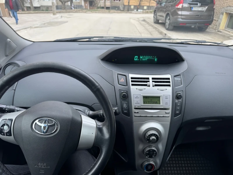 Toyota Yaris 1.0i Климатик, снимка 13 - Автомобили и джипове - 49452959