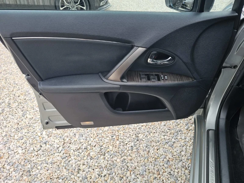 Toyota Avensis 2.0 D-4D/НАВИ/КОЖА, снимка 16 - Автомобили и джипове - 49818530