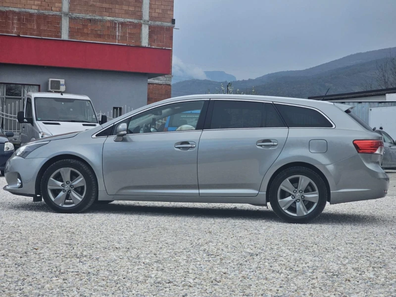 Toyota Avensis 2.0 D-4D/НАВИ/КОЖА, снимка 3 - Автомобили и джипове - 49818530
