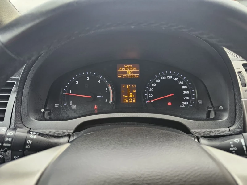 Toyota Avensis 2.0 D-4D/НАВИ/КОЖА, снимка 14 - Автомобили и джипове - 49818530