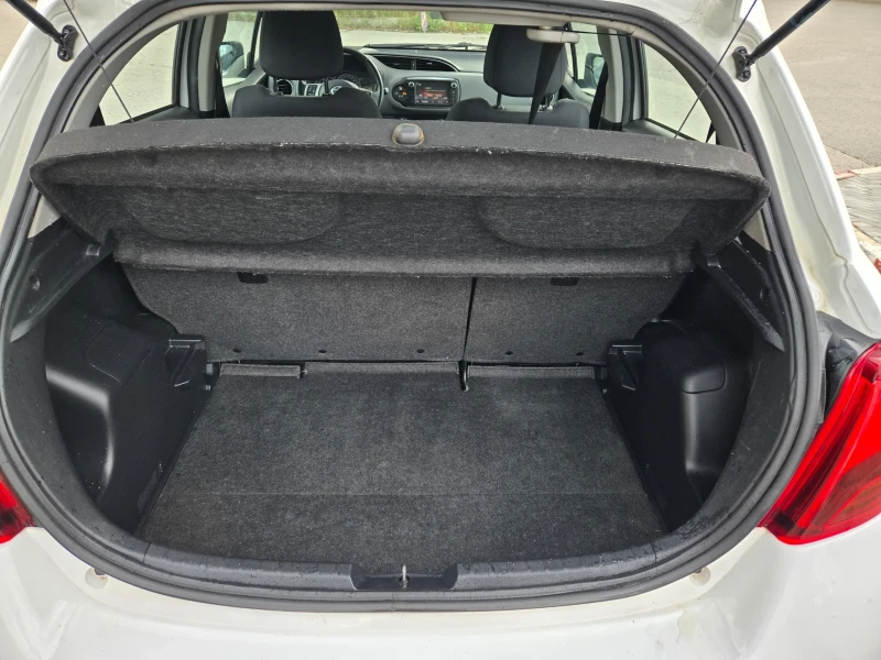 Toyota Yaris 1.0i, снимка 14 - Автомобили и джипове - 50210403