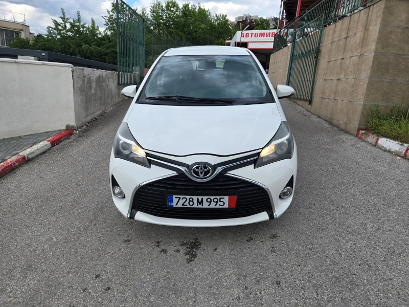 Toyota Yaris 1.0i, снимка 3 - Автомобили и джипове - 50210403