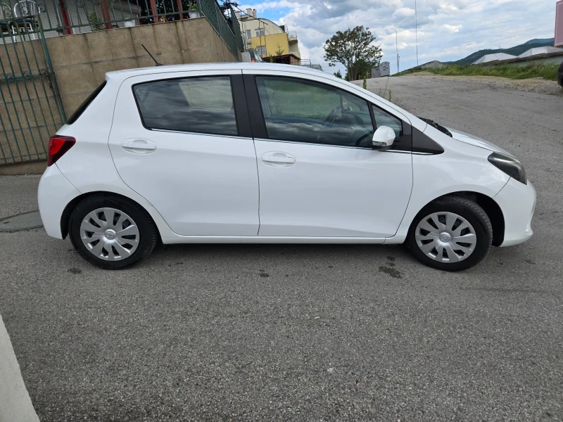 Toyota Yaris 1.0i, снимка 5 - Автомобили и джипове - 50210403