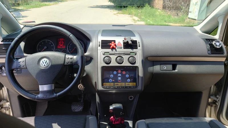 VW Touran 1, 4 TSI, Бензин/Метан (заводски), снимка 7 - Автомобили и джипове - 51623084