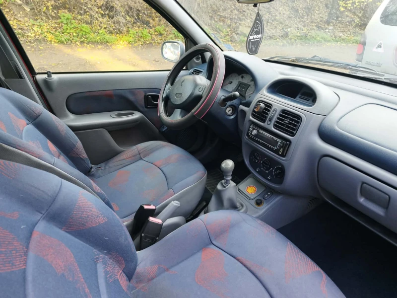 Renault Clio 1.4i, снимка 8 - Автомобили и джипове - 52850580