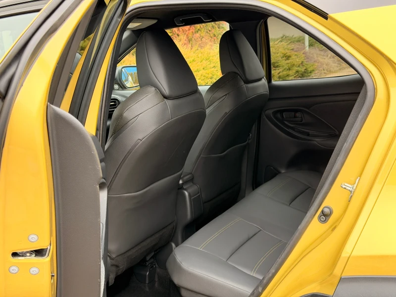Toyota Yaris Cross 1.5HYBRID-КОЖА-LED-КYLESS-JBL-ПОДГРЕВ-FULL-УНИКАТ!, снимка 12 - Автомобили и джипове - 53215526