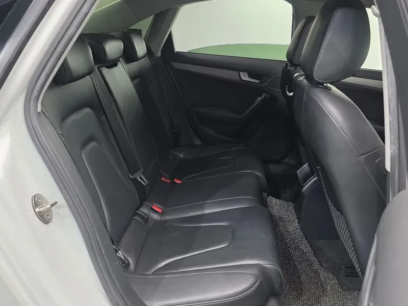 Audi A4 2.0 TDI Quattro Dynamic, снимка 12 - Автомобили и джипове - 54139295