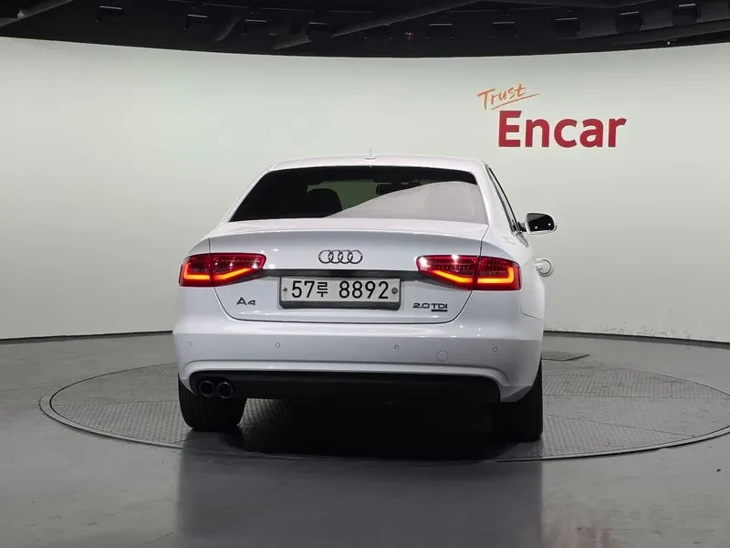 Audi A4 2.0 TDI Quattro Dynamic, снимка 4 - Автомобили и джипове - 54139295