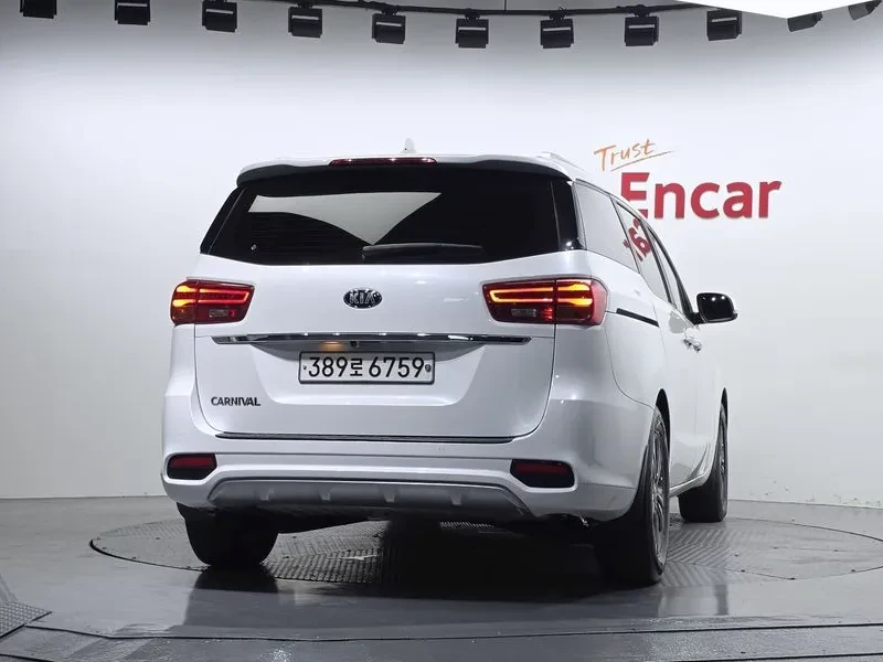 Kia Carnival 9-Seater Luxury, снимка 4 - Автомобили и джипове - 56355184