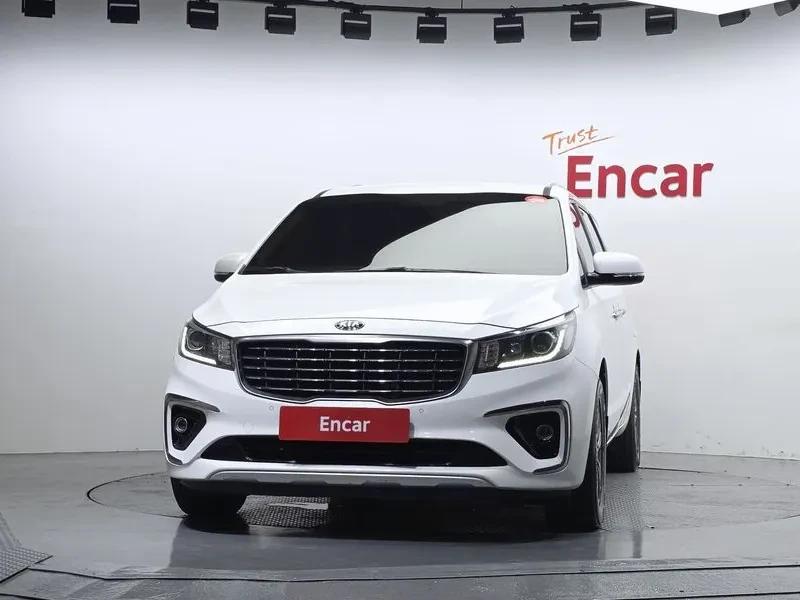 Kia Carnival 9-Seater Luxury, снимка 3 - Автомобили и джипове - 56355184