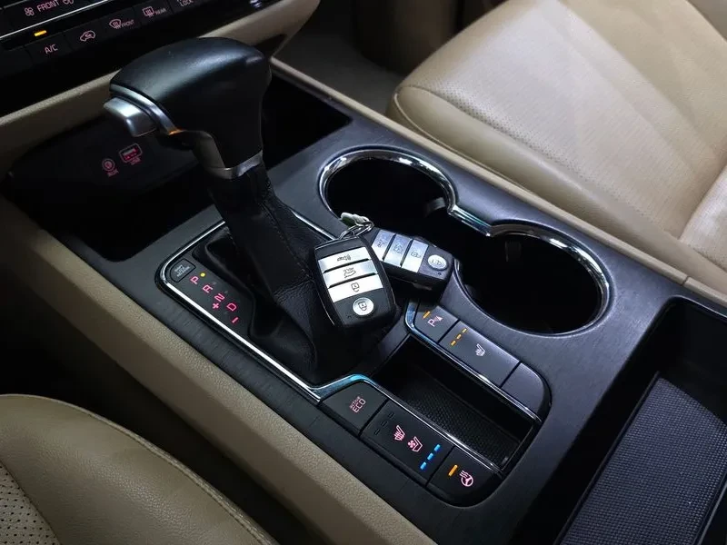 Kia Carnival 9-Seater Luxury, снимка 9 - Автомобили и джипове - 56355184